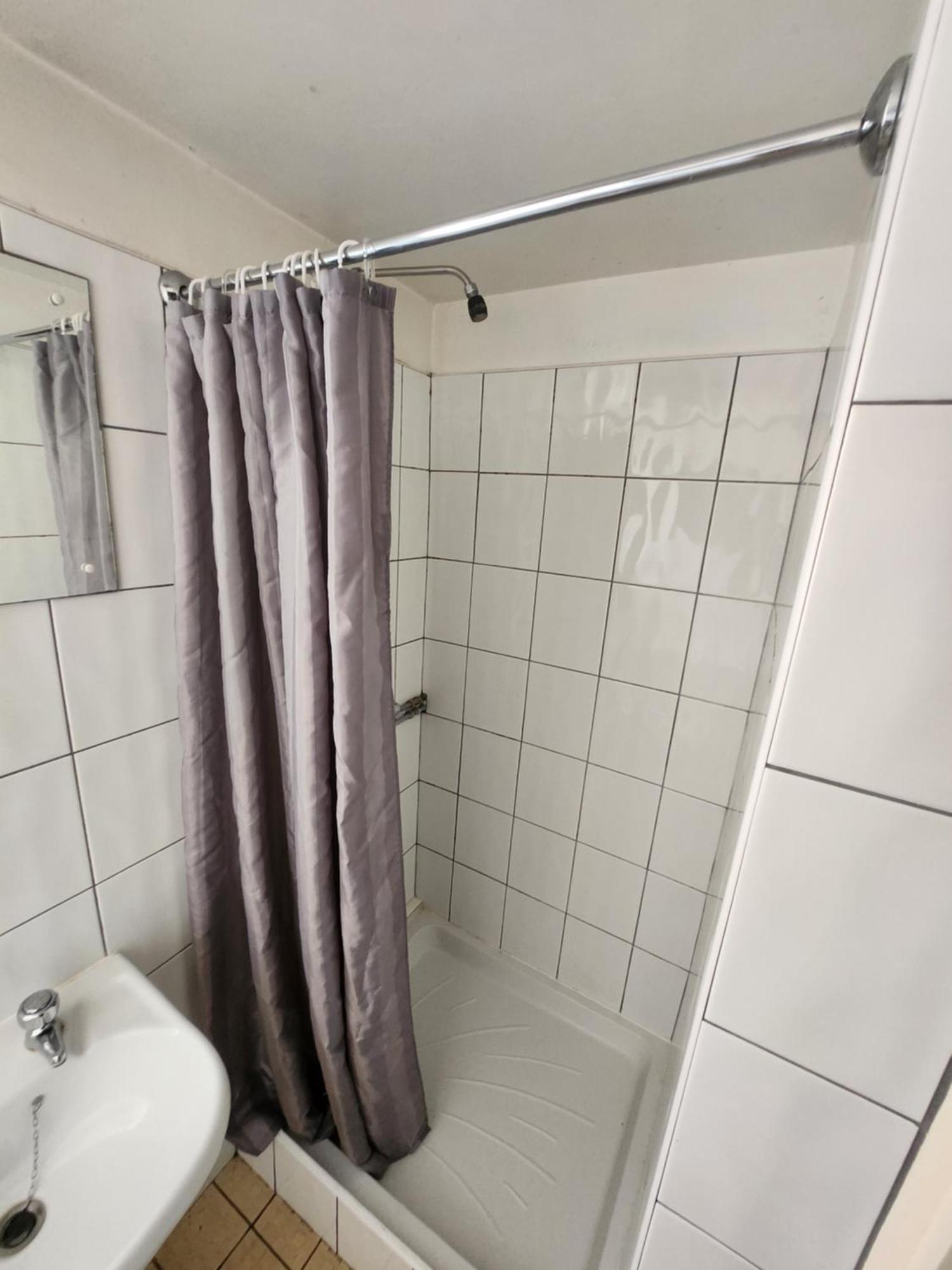 Queens Guest House Бістон Екстер'єр фото