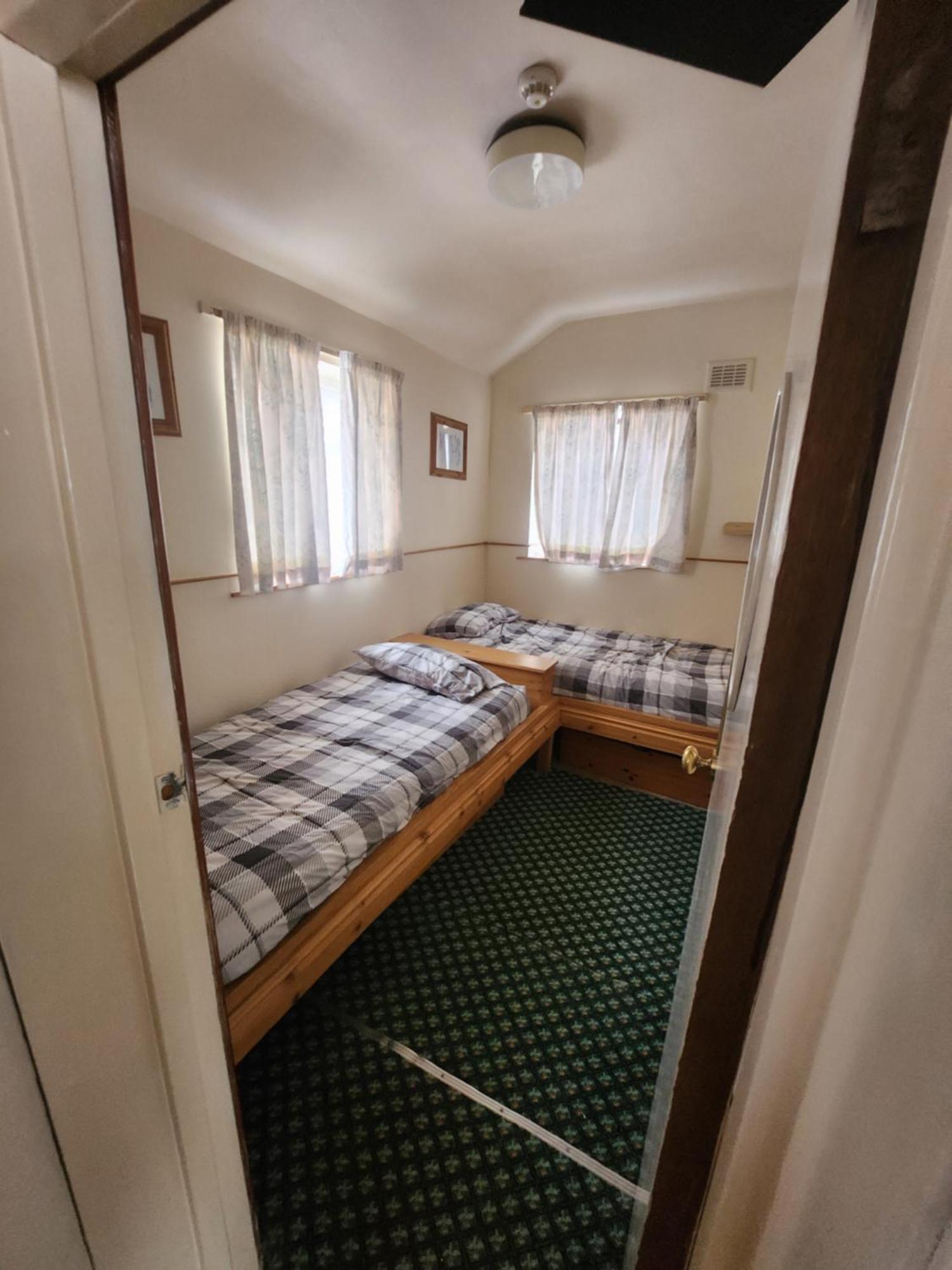 Queens Guest House Бістон Екстер'єр фото