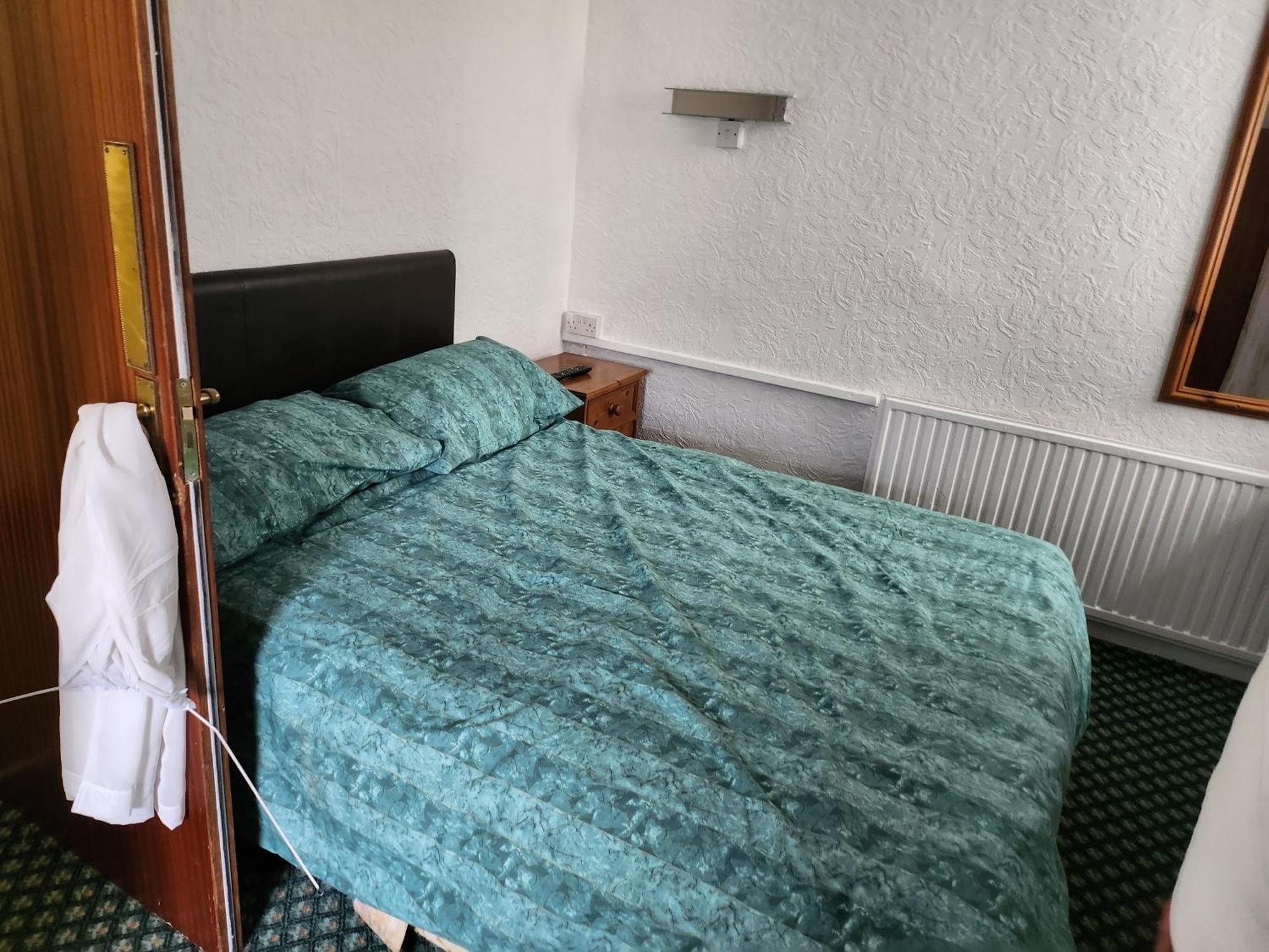 Queens Guest House Бістон Екстер'єр фото