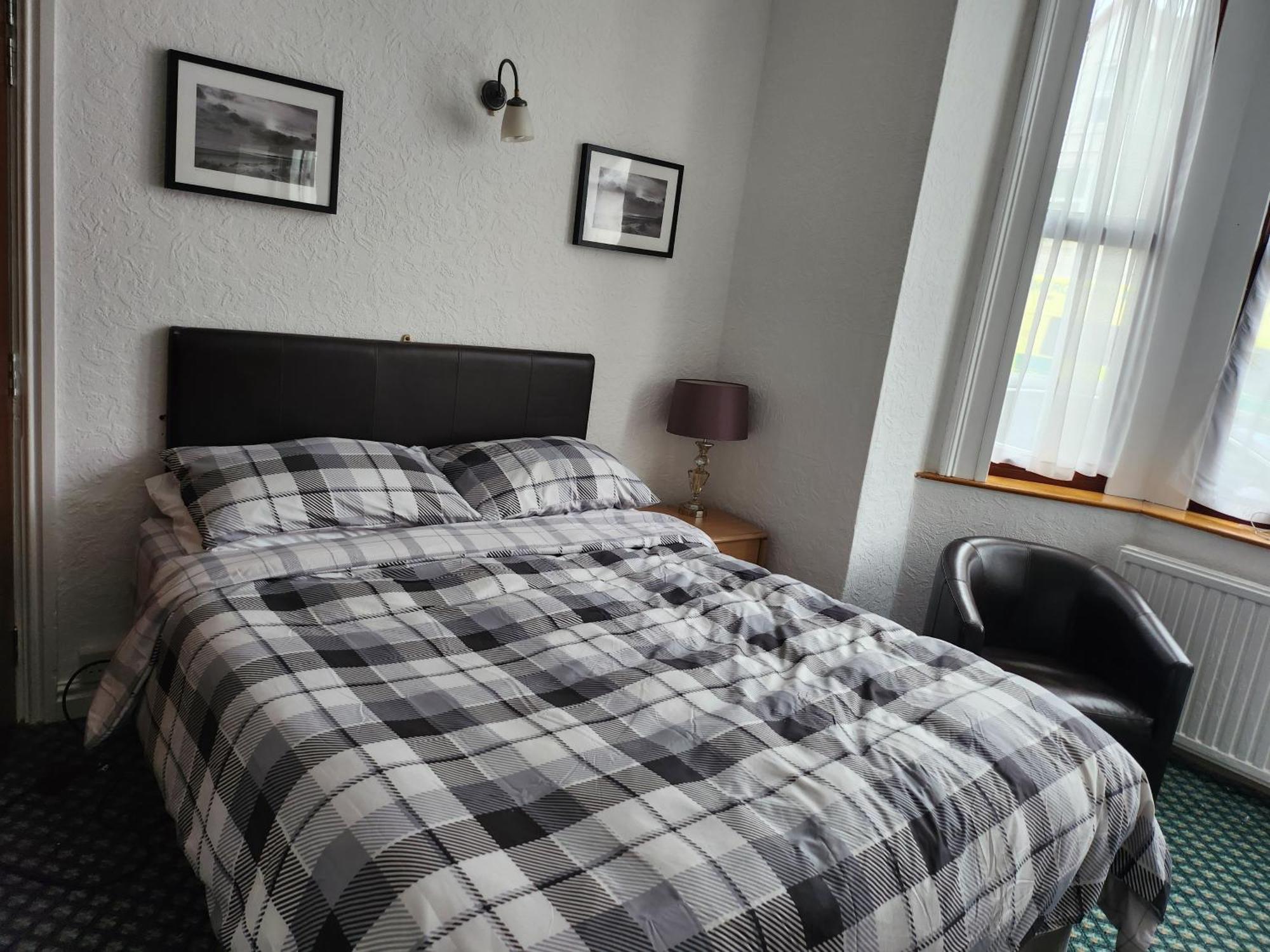 Queens Guest House Бістон Екстер'єр фото